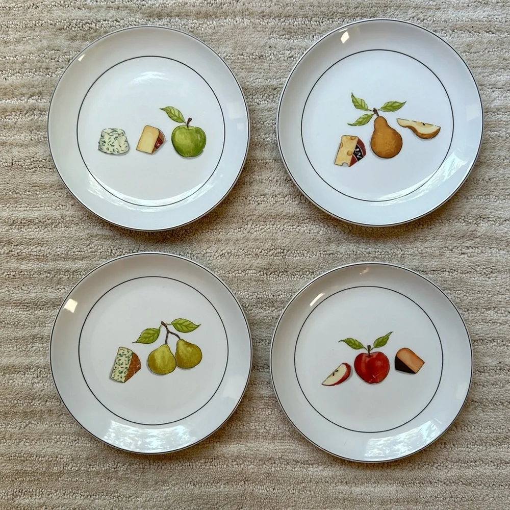 Set of 4 Crate&Barrel Nancy Green Fruit From age Appetizer Desert Plates
